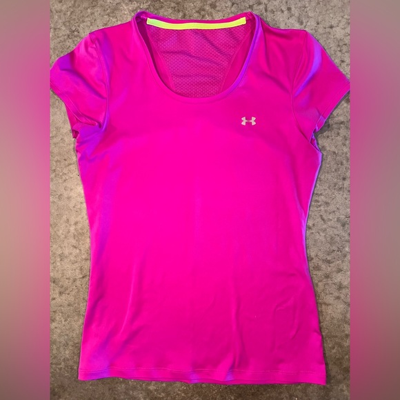 Under Armour workout tee Size M GUC - Picture 1 of 3